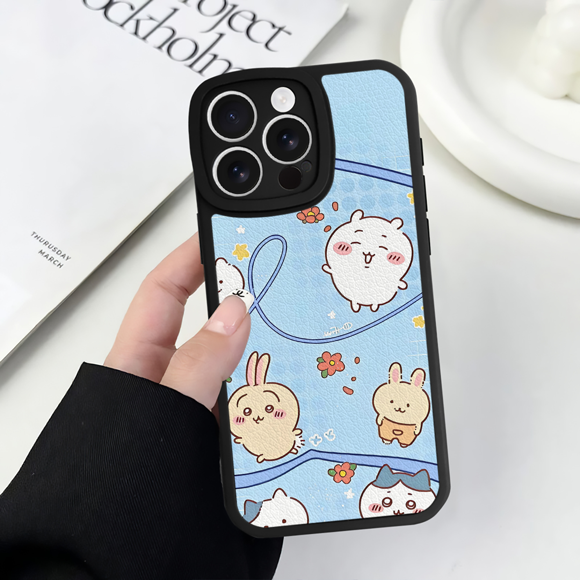 （画像用） ちいかわ Chii-kawa 【iPhone 16シリーズ対応】シリコンスマホケース（レザー調） 材質：シリコン